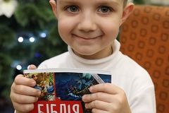 ‘군사적 긴장 최고조’ 우크라이나서 성경 10만 권 보급