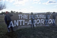 反낙태 시위자 체포한 美 카운티, 1만 5천 달러 지불 합의