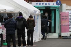 시행 하루 전 재차 바뀐 재택치료 기준… '혼란'