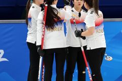 감 잡고 달라진 '팀 킴', 2경기 만에 첫 승