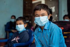 美·유럽처럼 실내 노마스크?… "마스크, 방역 최후 보루"