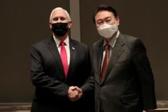 윤석열 후보, 마이크 펜스에게 “기도로 시작하자”