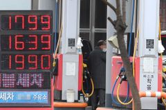 러시아·우크라 전쟁 위기… 휘발유·원자재 등 물가 비상