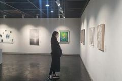 무질서와 혼돈의 세상 속에서, 영원한 ‘하늘빛’을 담다