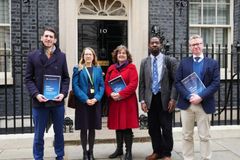 英 2,500여 성직자 “동성애 전환치료 금지 시 처벌받을 각오”