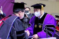 소강석 목사, 개신대학원대 명예철학박사 학위 받아