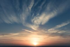 하늘에 소망을 두고 세속적인 것들을 버리는 4가지 방법