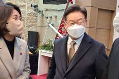 이재명 후보, 성탄절 광야교회에서 예배