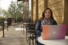 美 대법원, 동성혼 웹사이트 제작 거부한 기독 디자이너 사건 심리