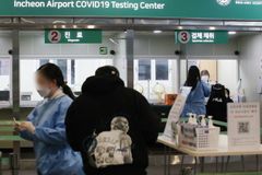 해외입국자, PCR 음성이어도 확진자와 투표... “불안하다”