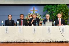 공산주의 체제 전환, 그 후…기독교 어느 길 갈까