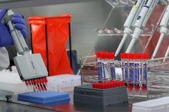 코로나 '감염병 등급' 낮추면 격리·무료PCR 없어질 수도