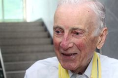 ‘흥남철수 영웅’ 로버트 러니 미 해군 제독 별세