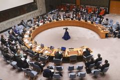 "제재 완화" vs "나쁜 행동 보상 안 돼"… 안보리서 北 ICBM 공개 설전