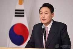 현직 교사 “윤석열 같은 범죄자가 대통령 됐다”?