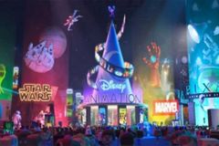 디즈니플러스, 가족 애니메이션에 동성 부모 등장 논란