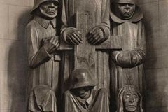 나치에 핍박당한 독일 조각가, 전쟁의 참상 새기다