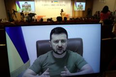 젤렌스키 "우크라, 韓 군사장비 필요… 러에 맞설 수 있게 도와달라"