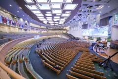 [사설] 일상 회복의 시간, 누군가는 머리 숙일 시간