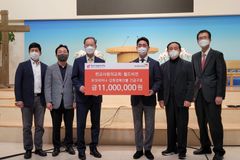 판교사랑의교회, 우크라이나·경북강원 산불 긴급구호 성금 전달