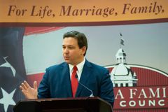 미 플로리다주지사, 임신 15주 후 낙태 금지법안 서명