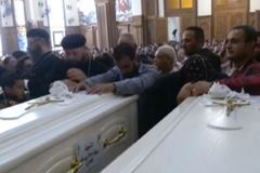 ‘테러 피해’ 이집트 콥트기독교 눈물의 장례식