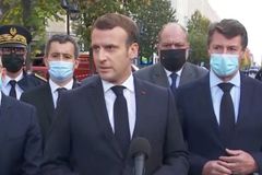 마크롱 20년만에 재선 선공… "모두 위한 대통령 될 것"