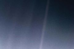 우리가 사는 지구, 창백하고 푸른 하나의 점일 뿐인가