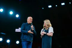 美 그렉 로리 목사 전도집회서 3천명 예수 그리스도 영접