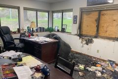 ‘로 대 웨이드’ 뒤집는 초안 공개되자… 친생명 단체 사무실에 화염병