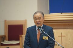 “원로, 후임 비판하고 간섭해 갈등 유발해선 안 돼”
