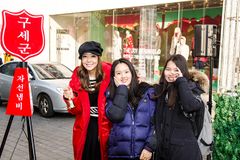 배우 소유진, 구세군 자선냄비 거리모금 동참