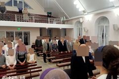 “우크라 돈바스서 최후까지 남은 성가대 지휘자와 신자들”