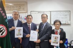 미주성시화운동, 우크라이나 성금 5천 달러 전달