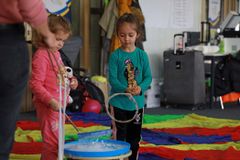 우크라이나 난민 아동들, 학업 중단 장기화 우려