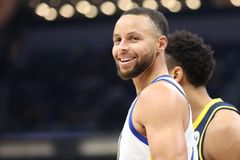 ‘NBA 스타’ 스테판 커리 母 “아들 낙태할 뻔… 하나님 계획 믿었다”