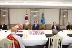 윤 대통령, 종교 지도자들과 오찬… “국민 통합 역할해 달라”