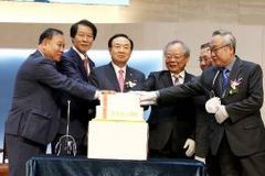 “성경의 권위 회복할 수 있는 저서 출간을 축하”