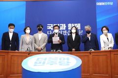 민주, 또 리더십 공백 상태 속에 전대 앞 계파갈등 현실화