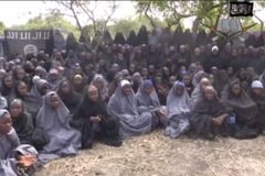 보코하람, 인질로 잡은 여학생 동영상 공개… 조직원 석방 요구