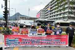 “미 대사관의 ‘무지개 현수막’, 우리 헌법 무시한 것”