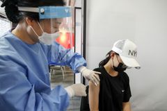 국민 94.9% 코로나 항체 가졌다… 자연 감염은 36.1%