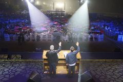 프랭클린 그래함 목사 브라질 전도집회, 6만8천명 운집