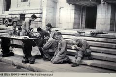 6.25 당시 사진으로 확인된 “전쟁 중에도 예배”