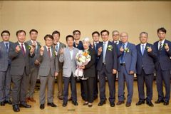 카페 교회, 11년 만에 장로 세우다