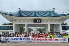 탈북민 500명, 6.25 72주년에 현충원 참배 및 봉사활동