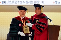 김태희 목사, 美 코헨대 신학박사학위 취득 감사예배 드려
