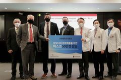 고려대의료원, 캄보디아 취약계층에 마스크 50만 장 전달