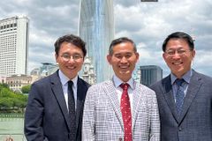 다음 세대 직면할 미래 위해, 절박한 마음으로 떠납니다