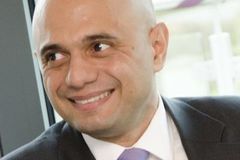 英 보건부 장관 “책임과 성실에 관한 설교 듣고 사임 결정”